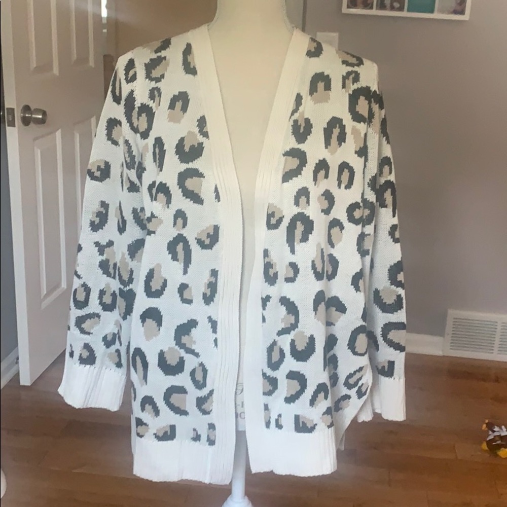 Nellbang leopard tunic cardigan sweater medium